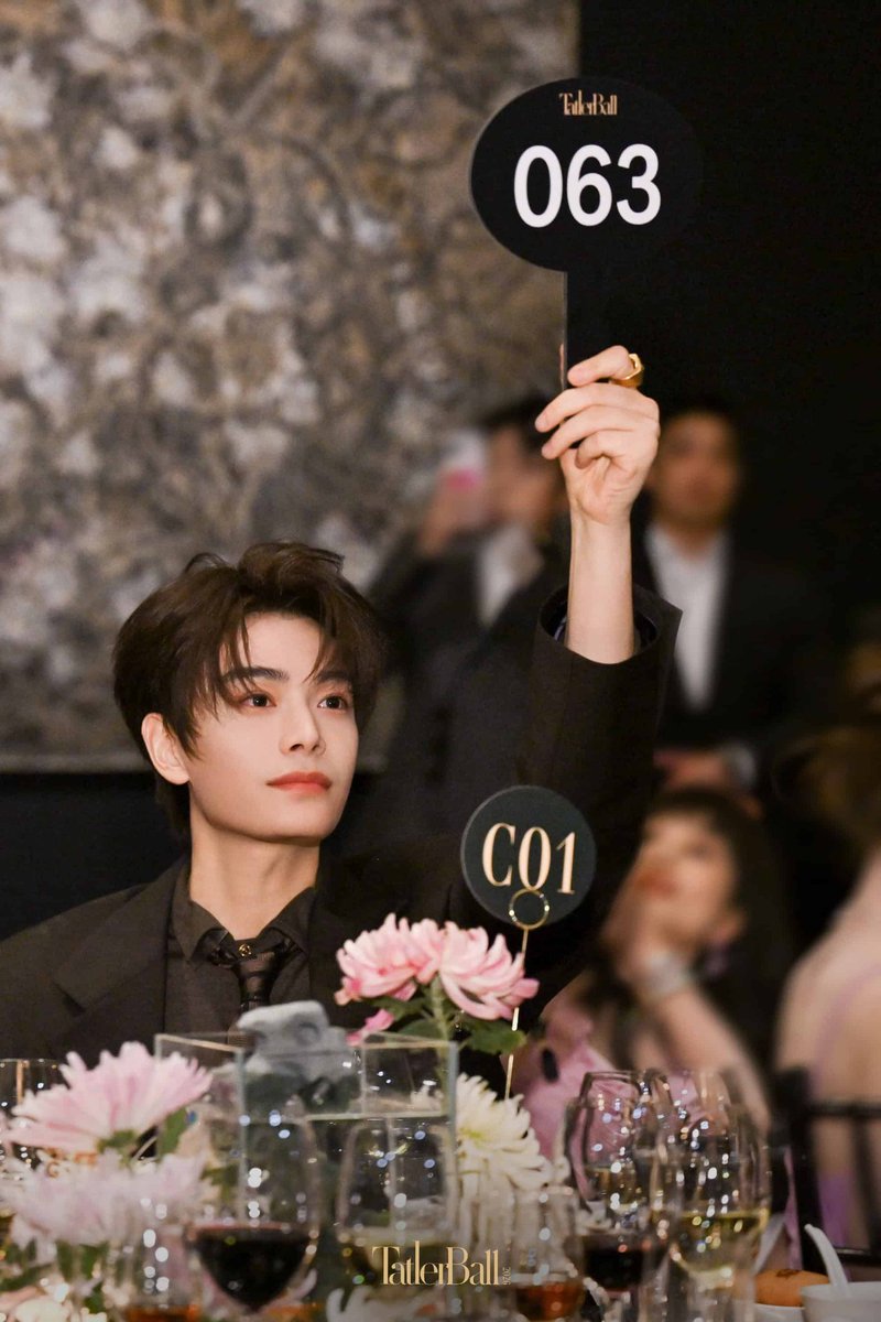 LoveDingDeng's tweet photo. TatlerBall 2026 - (same table ๐คญ)
#DingYuxi #DengEnxi #DingDeng https://t.co/ysNeGkG6Pw