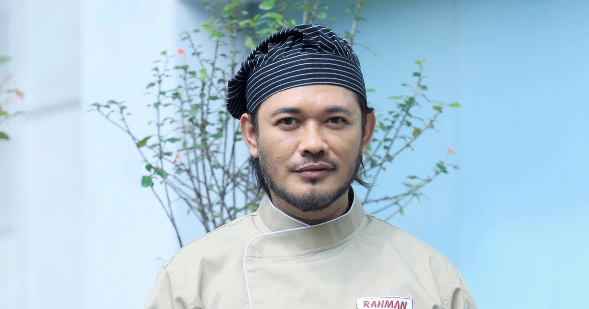 hmetromy's tweet photo. #RapXtra "Saya masih lagi berlakon, tetapi lebih kepada terima tawaran pementasan teater. Bukan tidak rindu berlakon drama, namun jiwa lebih selesa kepada teater.
https://t.co/HXCHmJwUBF https://t.co/e1HYnWDEtB