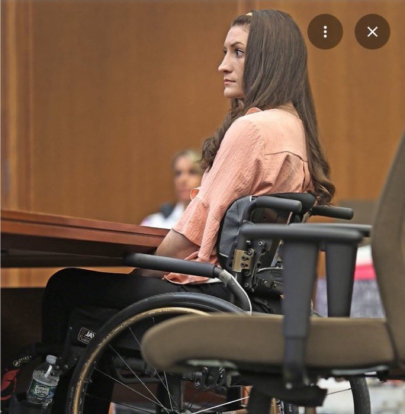 sh0tferret's tweet photo. I don’t think this bitch is paralyzed at all https://t.co/xvqeGDBvpW