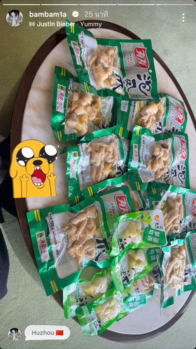 Bam_Kunpimook1A's tweet photo. ของโปรดลูกชายเต็มไปหมด ทานให้อร่อยนะคะ แม่จีนเอาใจมาก ลูกเล็กวัยกำลังกิน 😁
#BamBam #뱀뱀 @BamBam1A https://t.co/K1rcNWQ1bm