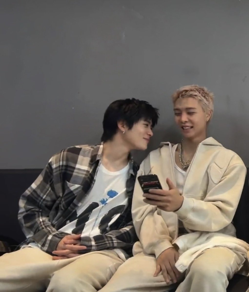 warangngisuh's tweet photo. เคะนีโอมาก ไม่สน หนูจาหอม :33 https://t.co/vMz385q2om