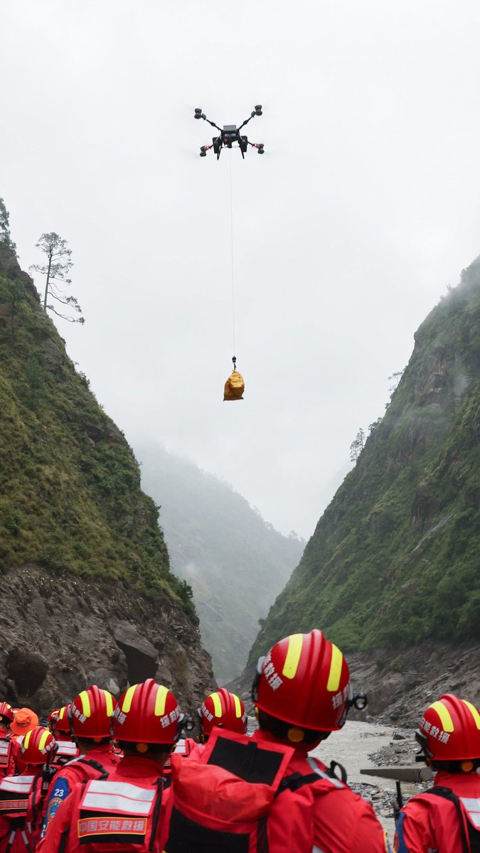 PowerOfWisdomHQ's tweet photo. 4/5 🎒 Extreme relief efforts: With roads entirely destroyed, emergency workers are installing 250-meter ziplines over roaring rivers to transport stranded survivors and zip vital medical supplies into isolated, silt-buried villages. https://t.co/pjd2hR9Phe