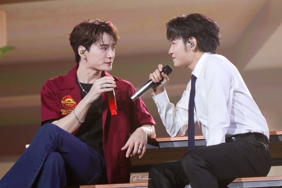 NaruemonBell's tweet photo. ดูเค้าจีบกัน น่ารักมากเลย🥴🥰

#SOTUS10thYearConcertD2
#คริสสิงโต https://t.co/gzEGvrEiEF