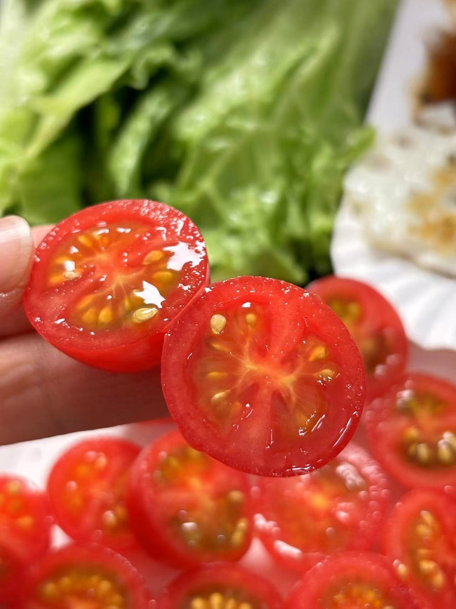 poppz391377's tweet photo. Neighborly win! I brought homemade chocolate chip cookies for the new family across the street, and they gave me a bag of fresh homegrown tomatoes in return. Small sweet moments make a neighborhood feel like home. https://t.co/0fHkrup4Tf