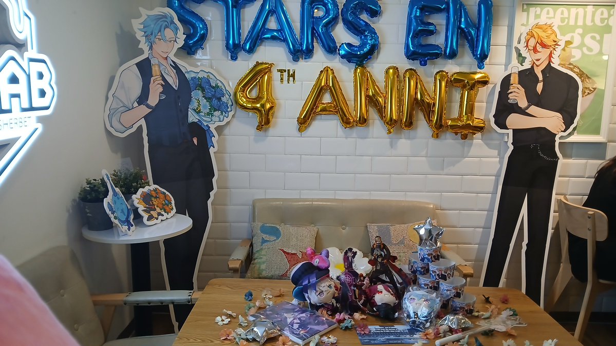 mitzki00's tweet photo. Happy 4th Anni Holostars EN! #HSEverbloomSG #SGStarlights @HFansg https://t.co/fmXX8SCQ2P