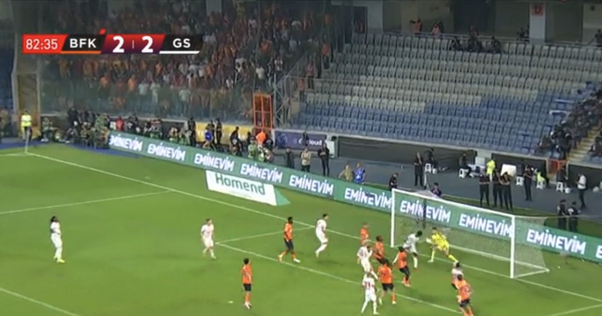 kaptanfabio's tweet photo. 82:35 gol oluyor, 87:00 kara veriliyor.. verilen karar da basit ofsayt çizgisi.. ama kaleye daha yakın olan rakşp oyuncudan çekilmiyor.. bu operasyondur.. uydurma penaltı kadar sıkıntıldır.. https://t.co/Te9MRtH0ZG