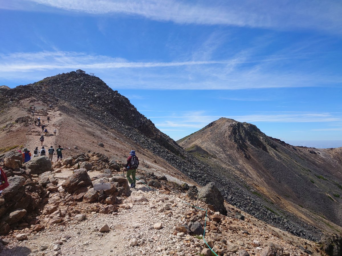 belmkuroud's tweet photo. 乗鞍岳に行ってきました。バスで楽に3000m峰へ登頂できます。天気も良好で最高でした。 https://t.co/RjzH1r3K1t
