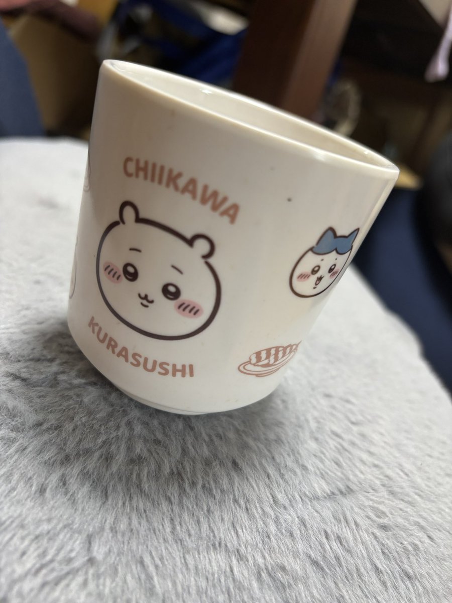 sugi_book's tweet photo. 6700円で湯のみ2つ買ったら寿司が付いてきた🎶ラッキー🎶 https://t.co/OaquiCucPC