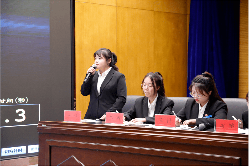 astee567435's tweet photo. [Our campus English debating club holds a "Freshmen’s First Match" this Fri at 7PM in the Student Activity Center! Come cheer for the new voices—free drinks for all attendees! ] https://t.co/iHoNyyOwol