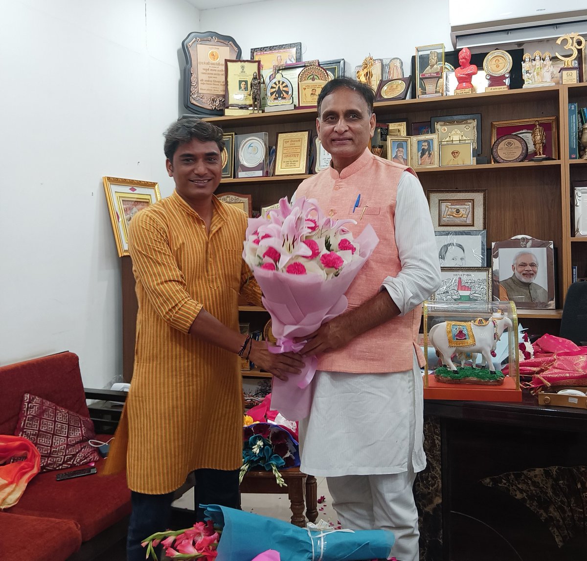RamBilashG's tweet photo. अपने लेखों, भाषणों और विमर्श से समाज और युवाओं को प्रेरित करने वाले पूर्व राज्य-सभा सांसद प्रो राकेश सिन्हा सर @RakeshSinha01 को जन्मदिन की हार्दिक शुभकामनाएं 💐🎂

#HBDProfRakeshSinha sir https://t.co/13VeCu9Yrs