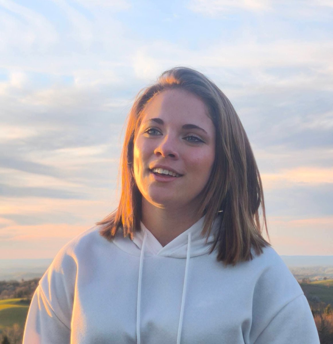 AlgeriaBoussada's tweet photo. Anais, 16 ans n'a plus donné signe de vie depuis le 2 septembre, elle avait quitté son domicile à Bages pour se rendre au lycée à Perpignan. Elle n'y est jamais arrivée. Courage à sa famille 🙏🏻 https://t.co/rqnlaeHLxI