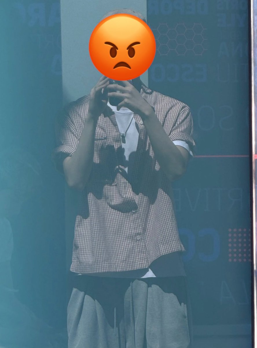 gi_hyeon04's tweet photo. 여름 너무 싫어.. 겨울 빨리와라~ https://t.co/xbm1I9sioF