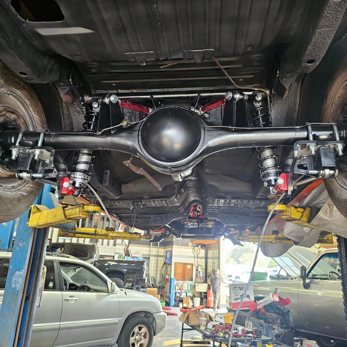 EndaCynova42p's tweet photo. Installing a QA1 Motorsports four-link rear suspension and tubular setup on this ’69 Charger. https://t.co/QhCKXuK2JP