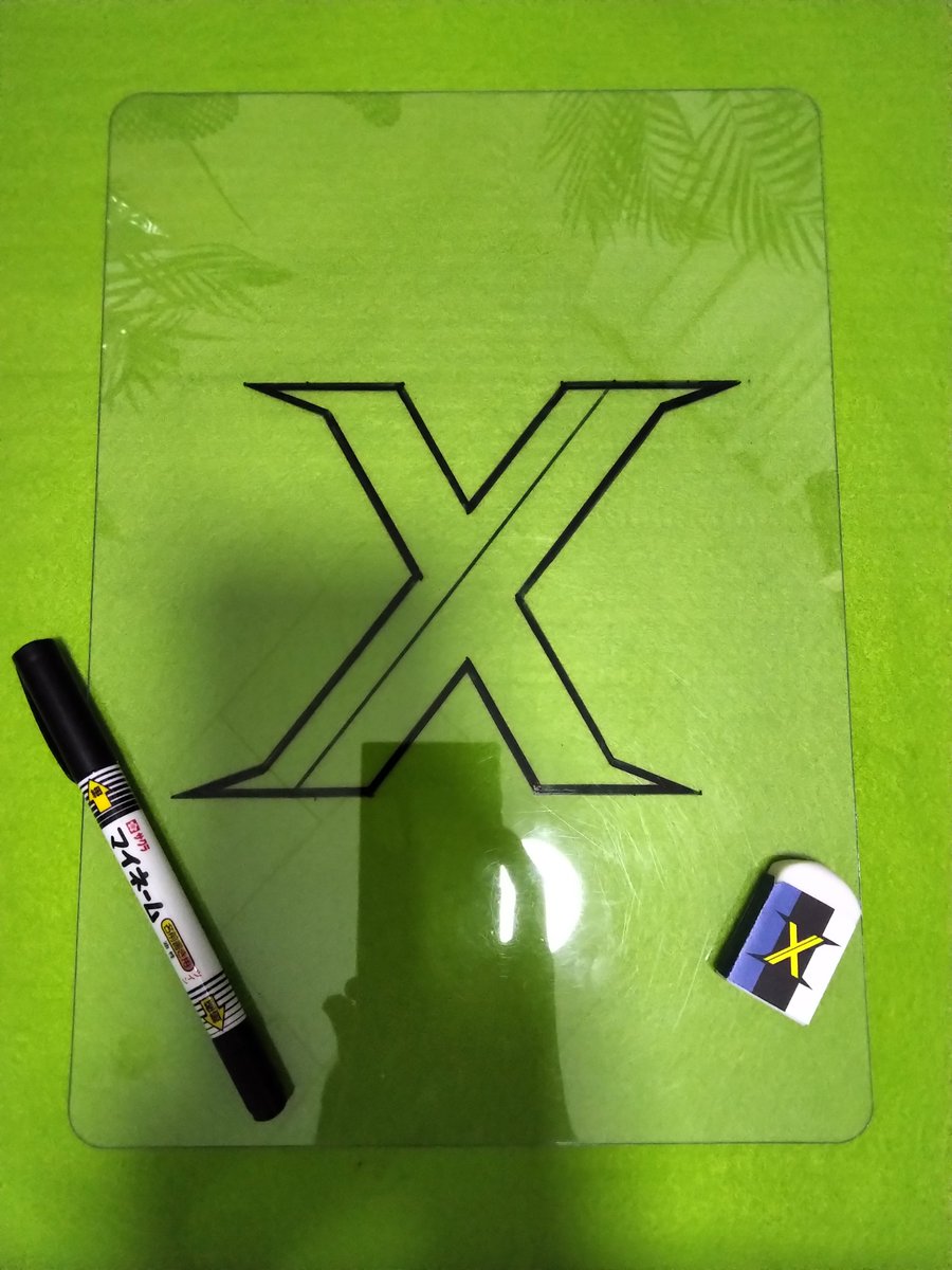 kuroamek's tweet photo. @furumotoyuya そらそうや、たかだか一時期模写しまくったり
作中に出てくる武器を作ってみたり
連載終了後にキャラデザにいらんアレンジを加えたファンレターを送ったりしただけでハマった言われたらたまったもんやないからな https://t.co/5tP6XXdX97