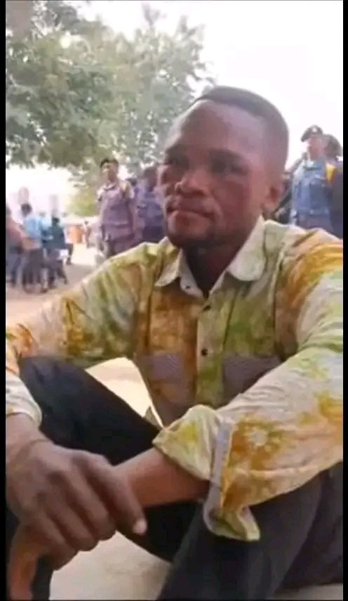 MpinguRuben's tweet photo. OPÉRATION KANGA PORTE YA BA ÉGLISES YA BRANHAM 
Je le disais à un ami : J'ai l'impression que Dieu a quitté l'Afrique.Pas parce qu'il n'existe pas, mais parce que nous l'avons distrait. Nous prions beaucoup, mais nous ne vivons pas sa justice.
L'homme noir a tellement subi . https://t.co/ujzkecLUy8