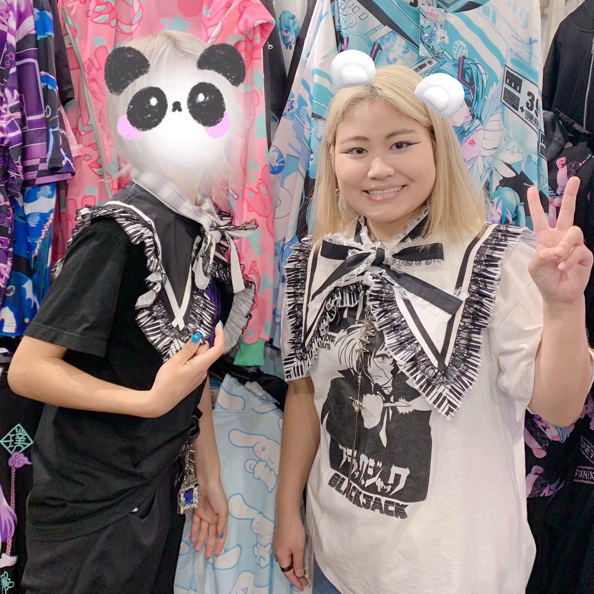 regulus69's tweet photo. 🌸ハル🌸の気まぐれ🐼商品紹介🐼
ⓦⓘⓣⓗ 🐻❄️ゆうな🐻❄️
【#ACDCRAG】
🎹ピアノ🎀リボンつけ襟🎹
⬛️BLACK⬛️
⬜️WHITE⬜️
🎶税込¥4,290-🎶
お値段以上の華やかさ💐✨
繊細なレースと豊かなフリルがとっても美麗💕
ぜひ #regulus でお手に取ってご覧ください😆
#osaka #アメ村 #サブカル #ブラックコーデ https://t.co/Zyy82J4YZ5