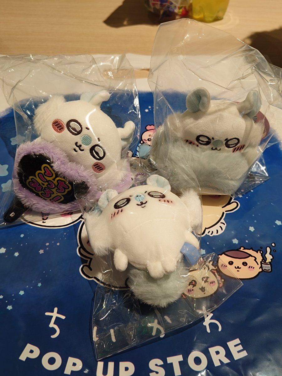ASK__TOPIA's tweet photo. 子供達は初ちいかわ！
ストアで貧乏人が頑張って買った🥺
うさぎと栗まんじゅうも良いけど
モモンガ最推しです🫰🏻ᡣ𐭩
今回の特典！
4種中狙いは島次郎以外の3種！
しっかりゲット出来た😭💕
今日はちゃんと充実したかな！
明日は臨時で休み返上して
9-12でお仕事行きます😭 https://t.co/1loFLNL2OE