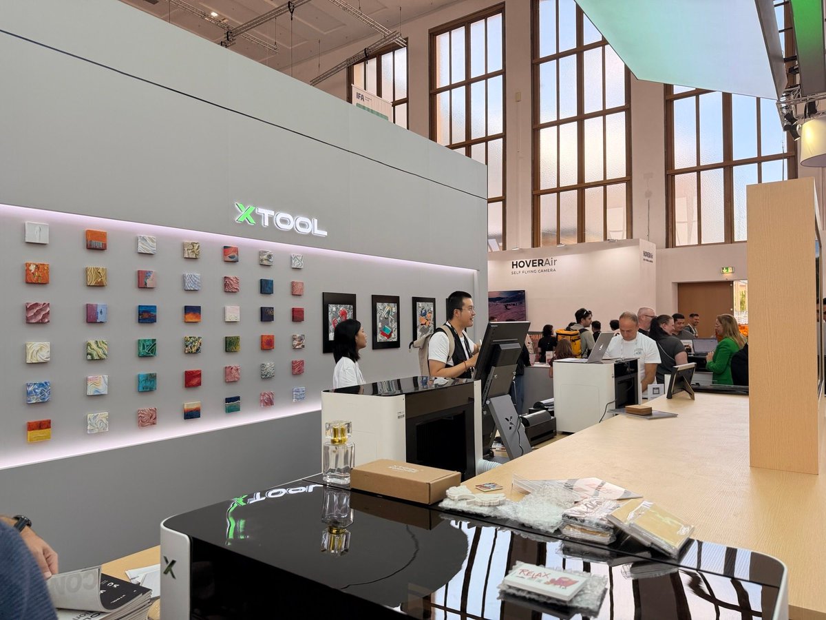 UX_Tech_FR's tweet photo. Visite du stand xTool pour découvrir les nouvelles machines dédiées à la création et à la personnalisation ! Parmi elles, l’O1 Omni Printer réunit l’impression sur tissu, bois, métal, verre ou acrylique dans un seul appareil. 🖨️
#xTool #Impression #Creation #DIY #IFA2026 #UxTech https://t.co/xE2SXvfZdA