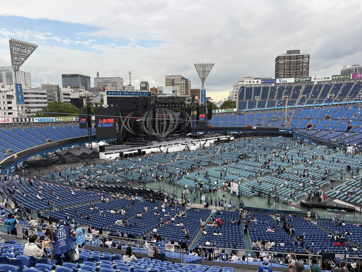 kiyoshi_cat5's tweet photo. #TUBE
#横浜スタジアム
#ハマスタ
早々と着席😊
ずっとグランド席だったけど、初めてのスタンド席💺
写真だと遠く見えるけど、思ったより見やすい👍
いい風も吹いていて気持ち良い🙆
楽しみ〜☺️
TUBERの皆さん、TUBEの大晦日を全身で楽しみましょう‼️ https://t.co/aT5SpIIbu6