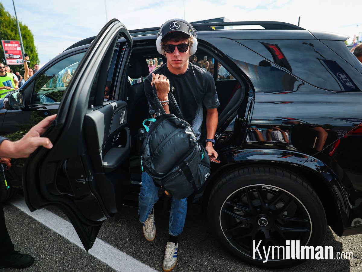 KymIllman's tweet photo. VIP
Kimi Antonelli was rushed from the car to the hospitality suite by his security detail this morning. The young Italian is enormously popular here at Monza, as you might well imagine.
#f1 #f1content #ItalianGP https://t.co/uj1OcqY2fA
