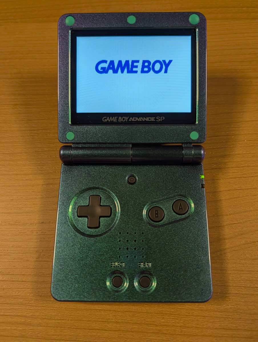 zyobuda's tweet photo. いつかやりたいことの一つだったゲームボーイアドバンスSPのIPS液晶化、シェル交換がついに実現した〜(⁠*⁠´⁠ω⁠｀⁠*⁠)
ちょっと途中ミスって音量調整できなくなったけど、気にしないことにしようｗ
それ以外はすごくいい感じにできたから大満足(⁠*⁠´⁠ω⁠｀⁠*⁠) https://t.co/jboPxcoxhu