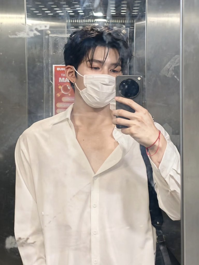 awboyy_'s tweet photo. นึกออกไหม รุ่นพี่หล่อ ๆ อะ https://t.co/d69xH6mOkT