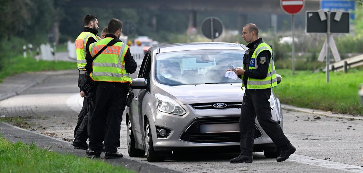 nexta_polska's tweet photo. Prawie dwie trzecie Polaków uważa nowe prowokacje Rosji za możliwe

64,9% Polaków uważa ostrzeżenia przed nowymi rosyjskimi prowokacjami za wiarygodne. Przeciwnego zdania jest 18,8%, a kolejne 14,3% nie potrafiło odpowiedzieć.

Badanie SW Research na zlecenie Onetu przeprowadzono w dniach 31 sierpnia — 1 września wśród 800 dorosłych Polaków. W związku z niedawnymi incydentami Polska wzmacnia ochronę swojej przestrzeni powietrznej.
