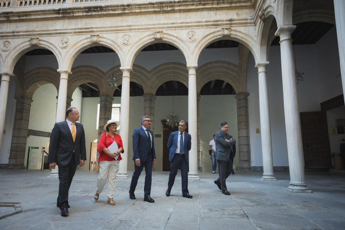 GaviraVox's tweet photo. ⚖️ Ayer mantuve en Granada sendas reuniones con el presidente del TSJA, Lorenzo del Río, y con la fiscal superior de Andalucía, Ceuta y Melilla, Ana Tárrago.

Dos encuentros de trabajo para analizar la situación de la Justicia en Andalucía, conocer de primera mano sus principales necesidades y avanzar en las mejoras que requiere nuestro sistema judicial.

La Justicia se mejora escuchando a quienes la sostienen cada día, afrontando los problemas y dando soluciones. Ahí es donde vamos a estar.