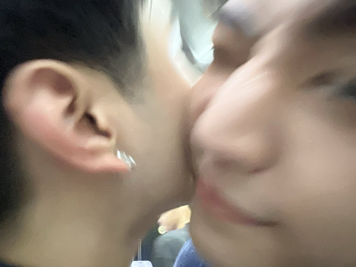 Weirdo101Series's tweet photo. คนได้ทองอ้อนเก่งจังงงง 🫣 

#WEIRDO101SeriesEP4
@sea_ta_lay @keenkeno_sp https://t.co/QqWJd6Eq21
