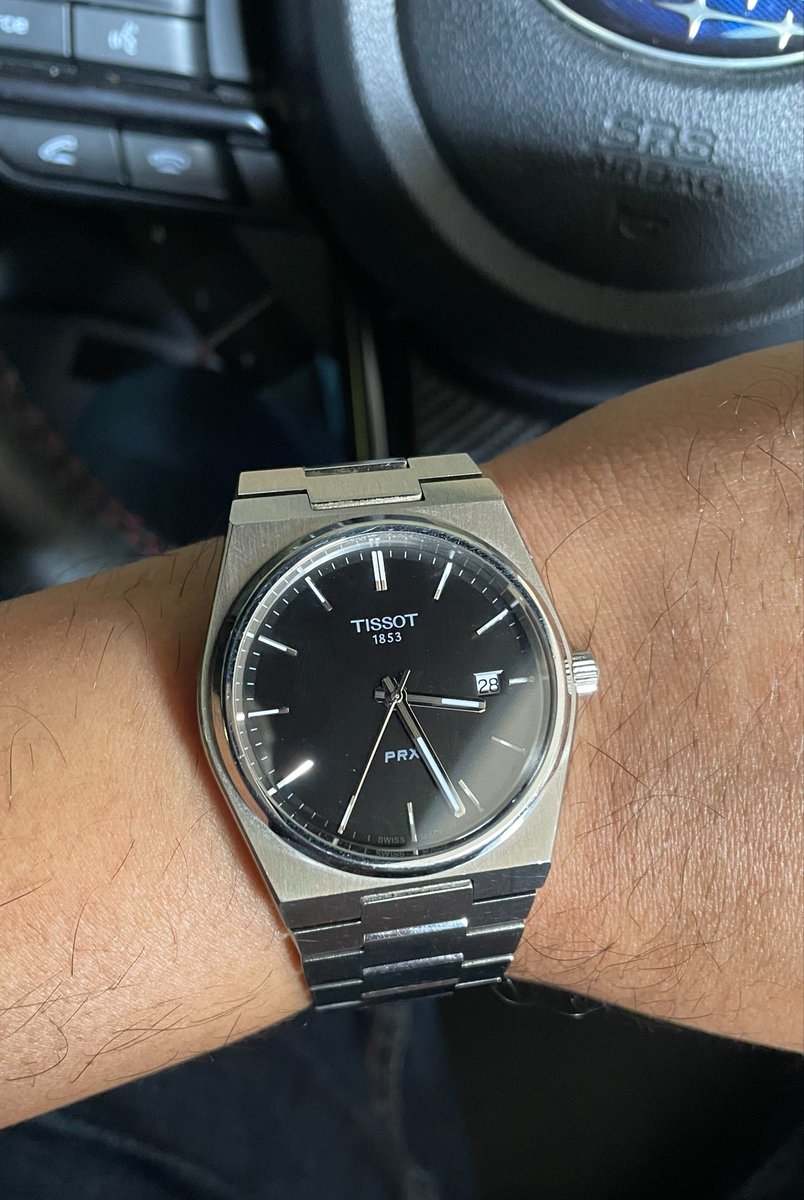djiyoko's tweet photo. Jam kado dari istri 😭 berharga sekali ini jam. foto terakhir ala ala humblebrag, belum juga masuk story sudah hilang duluan https://t.co/9TT6tPyJFl