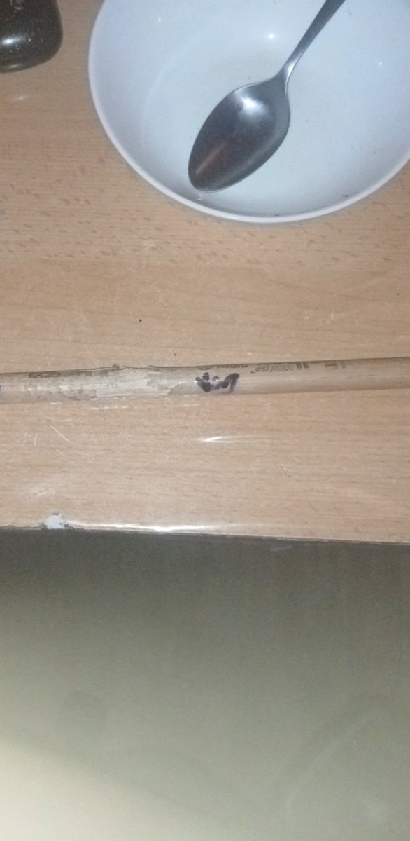 K0piga's tweet photo. Dude I got so fucking drunk last night what the fuck that was so fun bro🐰
took a pic w loco loco AND THE DRUMMER GAVE ME THE FUCKING DRUMSTICK(I was gojng at it after all) also got a harlej cd, loco loco shirt and 3 stickers and a pin as freebies. Oh and a bracelet. #locoloco https://t.co/QkFmn4MPlY