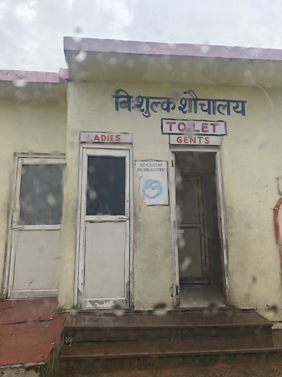 IsmatAraa's tweet photo. Appreciation post for the Ladies toilet at the Delhi-Meerut Expressway Kashi Plaza toll. It was not only clean but also smelled of roses. As a woman on the road so often, this makes me too happy. 😭 @NHAI_Official https://t.co/1iUtnqKXmC