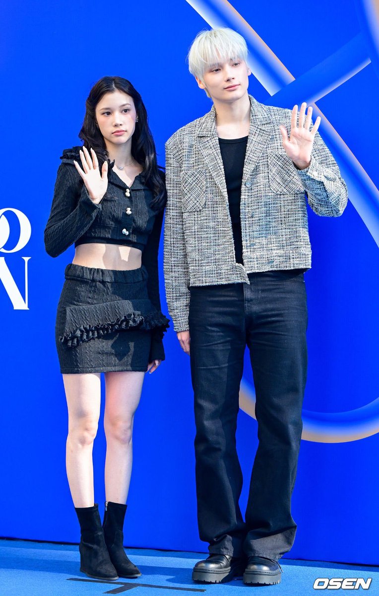txtpopbase's tweet photo. Huening siblings look amazing at Seoul Fashion Week. https://t.co/2GbfJ14Dno