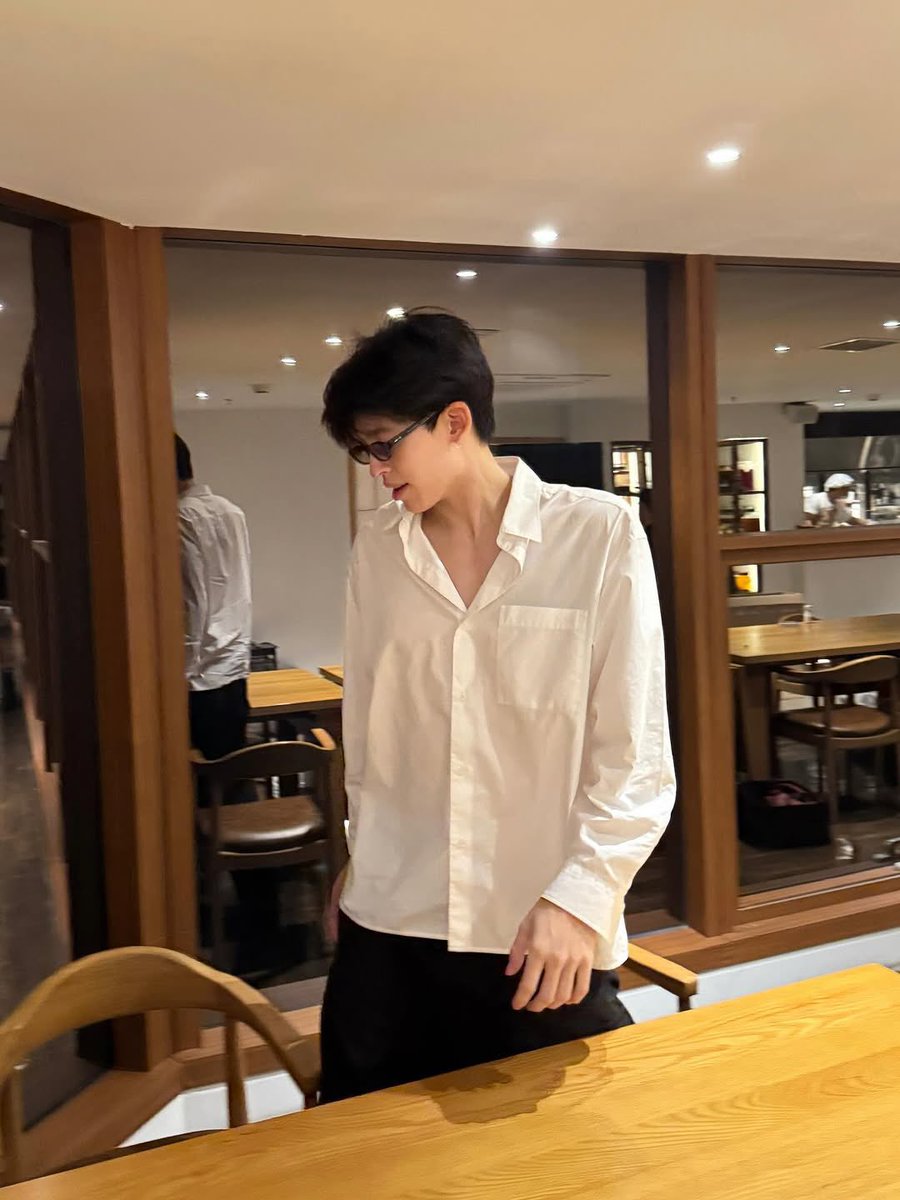 ppw0102's tweet photo. ทั้งใจยังไงก็เชิ้ตขาว พี่คือศาสนาของผม 🤍 https://t.co/ok1aS9m43t
