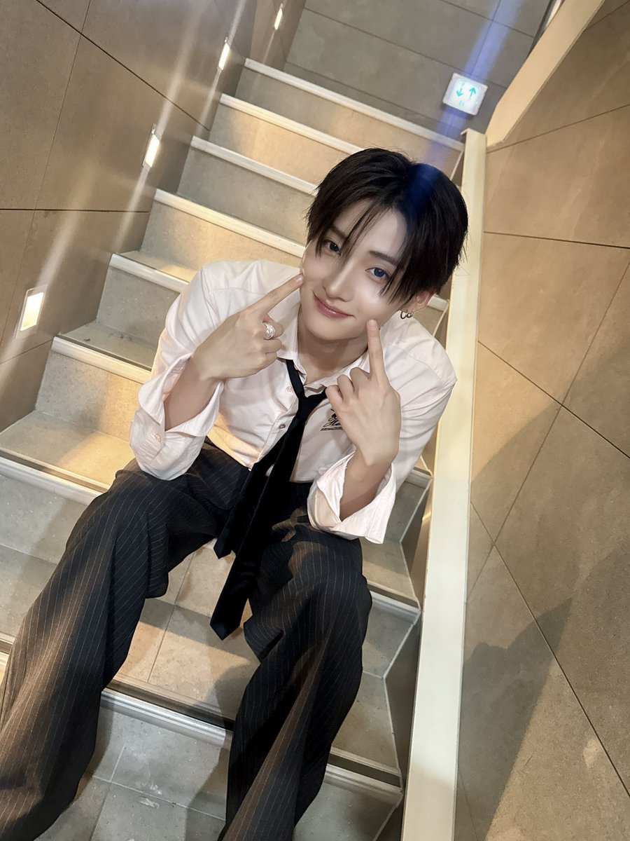 n0w1w0n's tweet photo. 취뽀해서 네일지우고 첫출근한 애해미 졸귀 https://t.co/pl53R87FtP