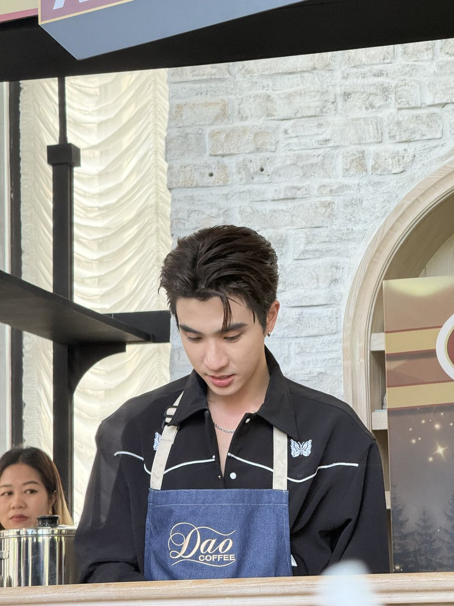enzoanya1707's tweet photo. บาริสต้าหล่อขนาดนี้ เหมาค่า ☕️

PERTHSANTA PEAK ROMANCE

#UltimateBrewcationxPS
#DaoCoffeeXPerthSanta https://t.co/Z74IxQMQMR