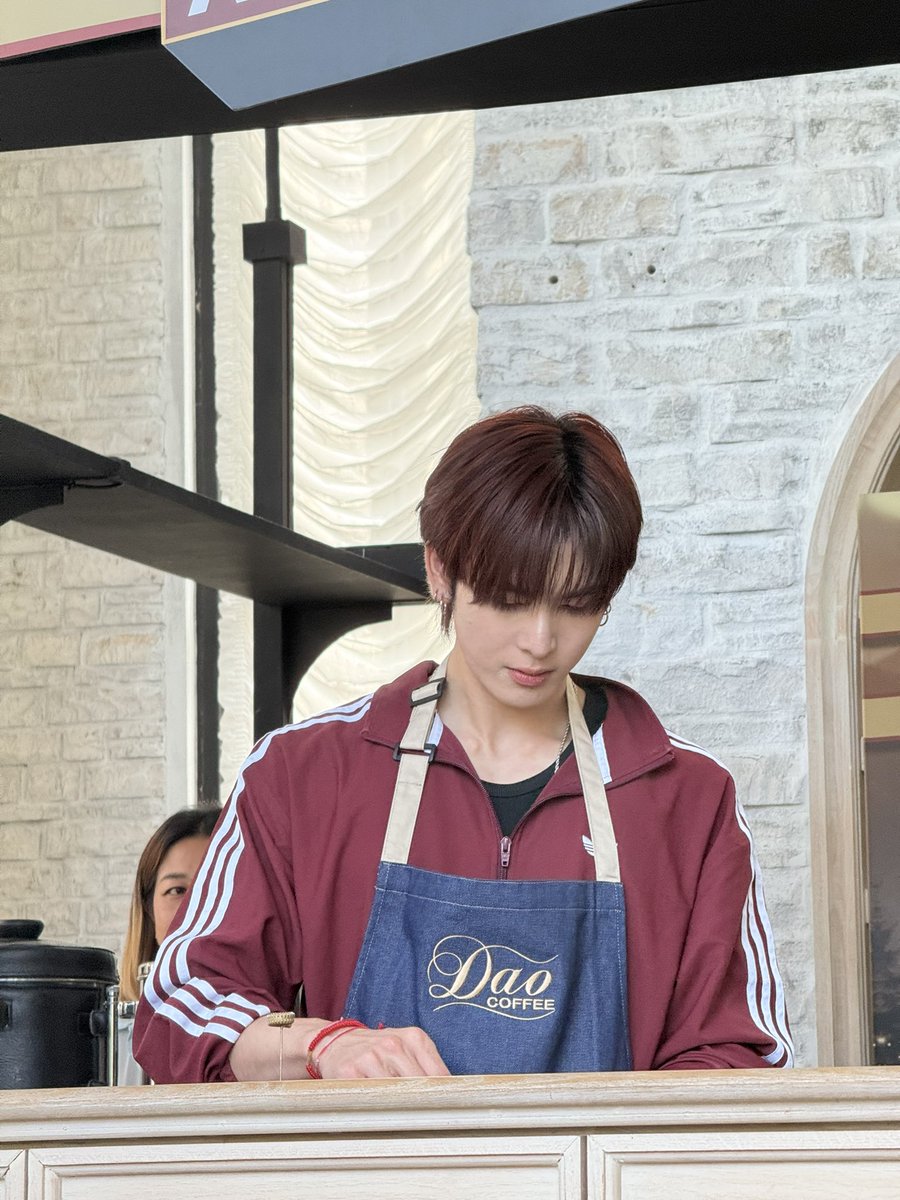 enzoanya1707's tweet photo. บาริสต้าหล่อขนาดนี้ เหมาค่า ☕️

PERTHSANTA PEAK ROMANCE

#UltimateBrewcationxPS
#DaoCoffeeXPerthSanta https://t.co/Z74IxQMQMR