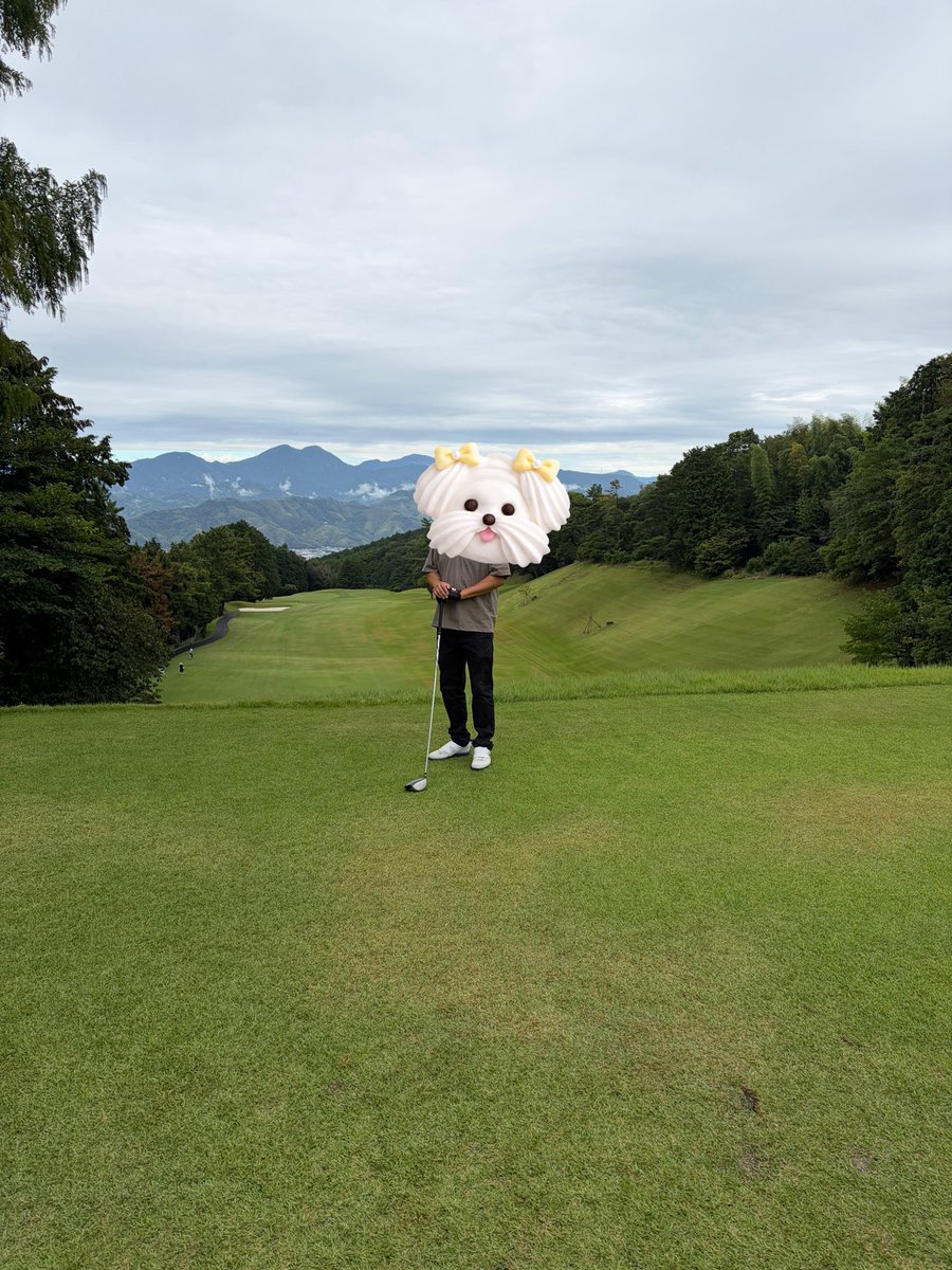 spider_yu_tai's tweet photo. 第6回夫婦ゴルフ大会⛳️
前回は惨敗でしたが今回は一打差で勝ちました😁🏅
来週職場のコンペがあるので練習になりました！
一応幹事なので晴れるように祈ります🙏
お留守番してくれたゆうくん、たいくんありがとう✨✨ https://t.co/oS7ZvUsIQi