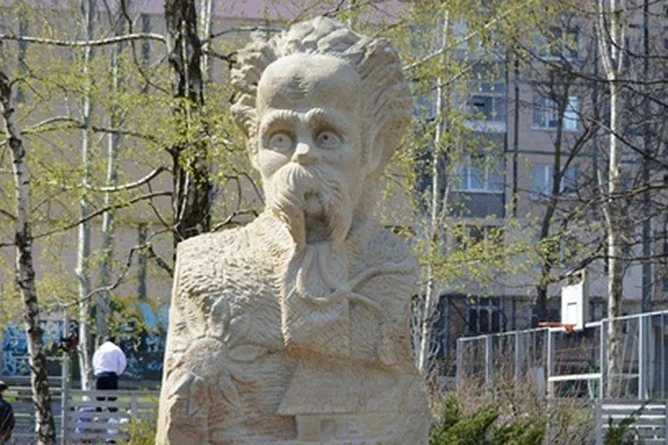 Z337700R2k5's tweet photo. Шекспиру ещё повезло. Вот, Тарас Шевченко из Одессы. 😆 https://t.co/OXtzukhPp5