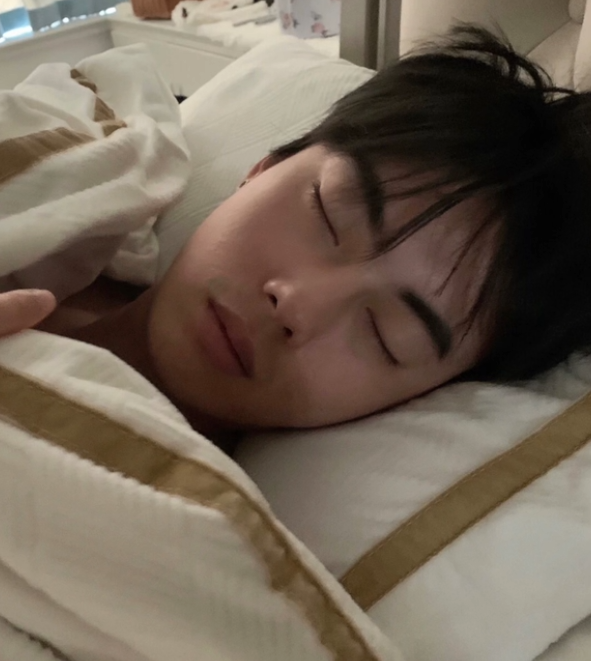 GuilbNath's tweet photo. 把直男拿下的感觉是真的爽啊，他还不知情，每次看到他就想笑 #迷玩 https://t.co/YxmcGc2ZE4