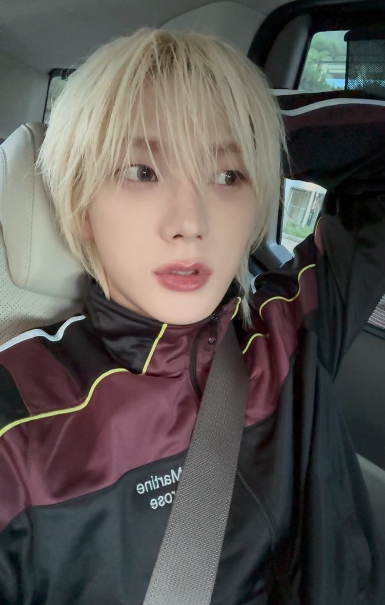 0403_TS's tweet photo. 난 근데 렌즈보다 쌩눈파 https://t.co/YMwwlwZEuY