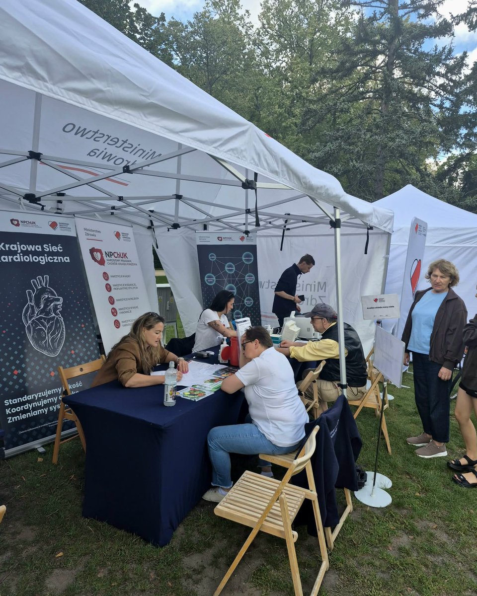 MZ_GOV_PL's tweet photo. 🌿 Z kulturą po zdrowie. Profilaktyka – Podaj Dalej

Dziś w Łazienkach Królewskich w Warszawie odbywa się wydarzenie „Z kulturą po zdrowie. Profilaktyczne spacery w Łazienkach Królewskich”, organizowane przez Ministerstwo Zdrowia, Narodowy Fundusz Zdrowia oraz Narodowy Instytut Kardiologii - PIB w ramach kampanii „Profilaktyka – Podaj Dalej”.

Na uczestników czekają bezpłatne badania profilaktyczne, konsultacje ekspertów oraz praktyczna wiedza o zdrowiu. 

📍 Zapraszamy mieszkańców Warszawy do Łazienek Królewskich (teren za Restauracją Belvedere)

⏰ Dziś, w godz. 10:00-17:00

Zadbaj o siebie i przypomnij o profilaktyce swoim bliskim. Podaj profilaktykę dalej!

#ProfilaktykaPodajDalej #Profilaktyka #Zdrowie #MinisterstwoZdrowia #NFZ