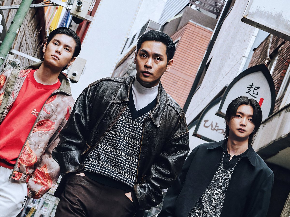 qj_web's tweet photo. ◤柳楽優弥×JUNON（BE:FIRST）
特別版表紙に登場🐉◢

10月21日（水）発売の『Quick Japan』vol.186に #柳楽優弥 さんと #JUNON さん（#BEFIRST） がSPECIAL EDITION特別カバー版に登場！

詳細はこちら⏬
https://t.co/JgGbFg0IbO

「QJストア」にて予約受付中です⏬
https://t.co/KEhUWbkltO

#映画RYUJI #映画竜二