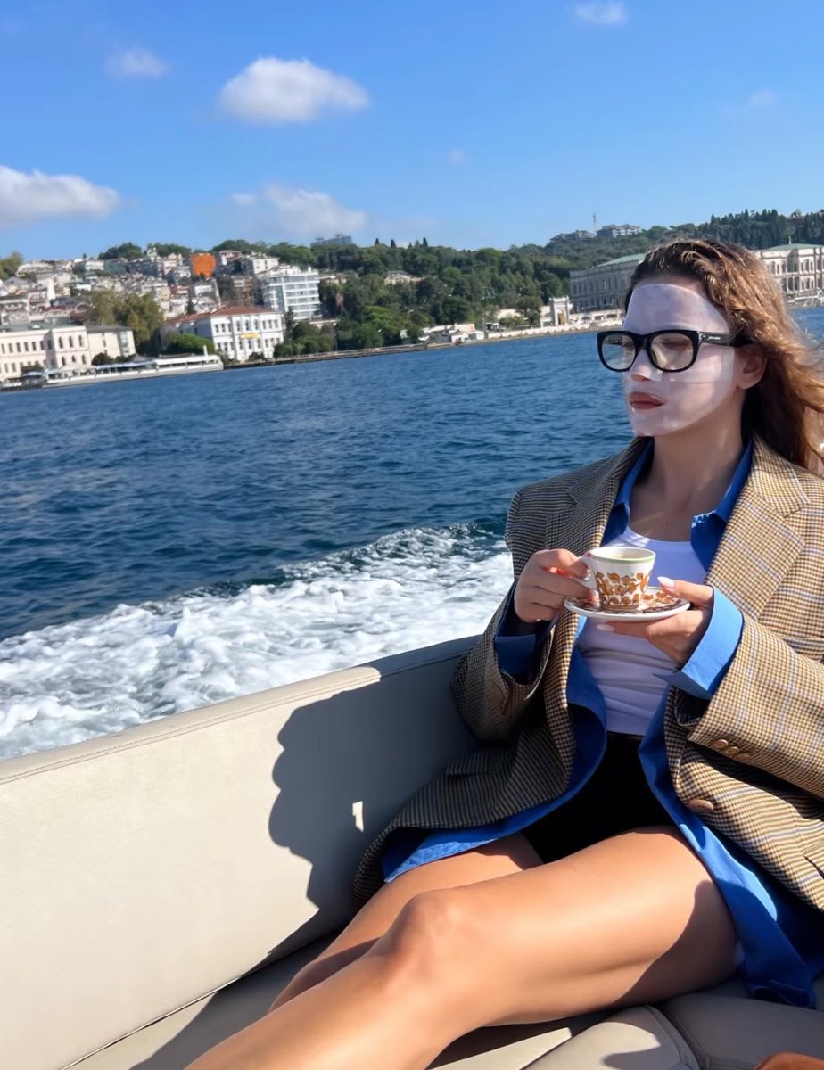 tvlegendstr's tweet photo. Nerde olursak olalım ben buyum (serenay) https://t.co/rKgvnvOniJ