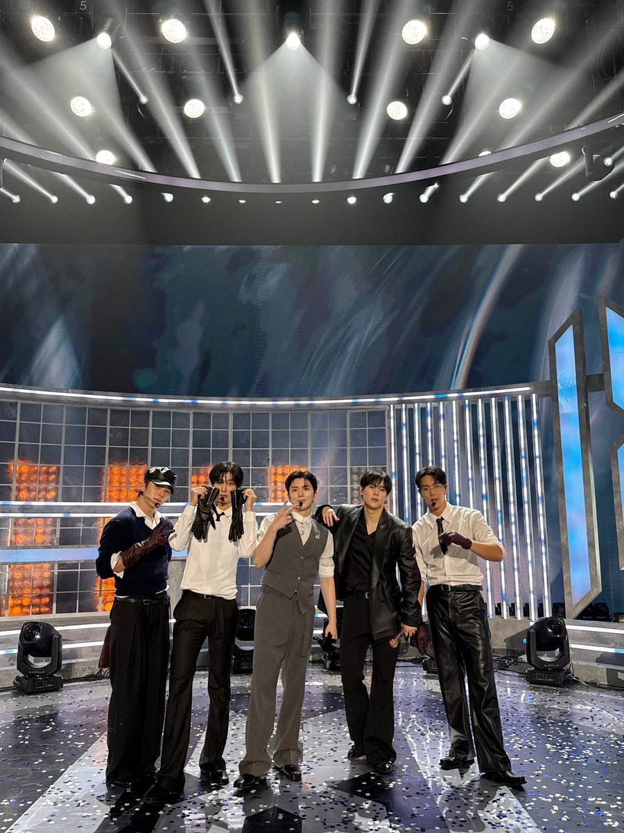 OfficialMONSTAX's tweet photo. [📸]
260905 MBC #쇼음악중심

#MONSTAX #몬스타엑스
#ThePhase #MAGIC https://t.co/md4rOgirZC