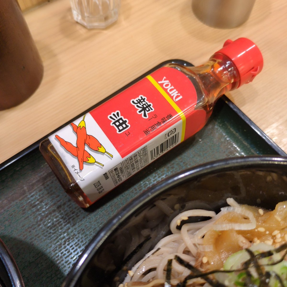 negimarimo's tweet photo. 町田日帰り出張！
肉蕎麦😌

ラー油ボトル毎渡された🙄 https://t.co/UxsQK0j7ve