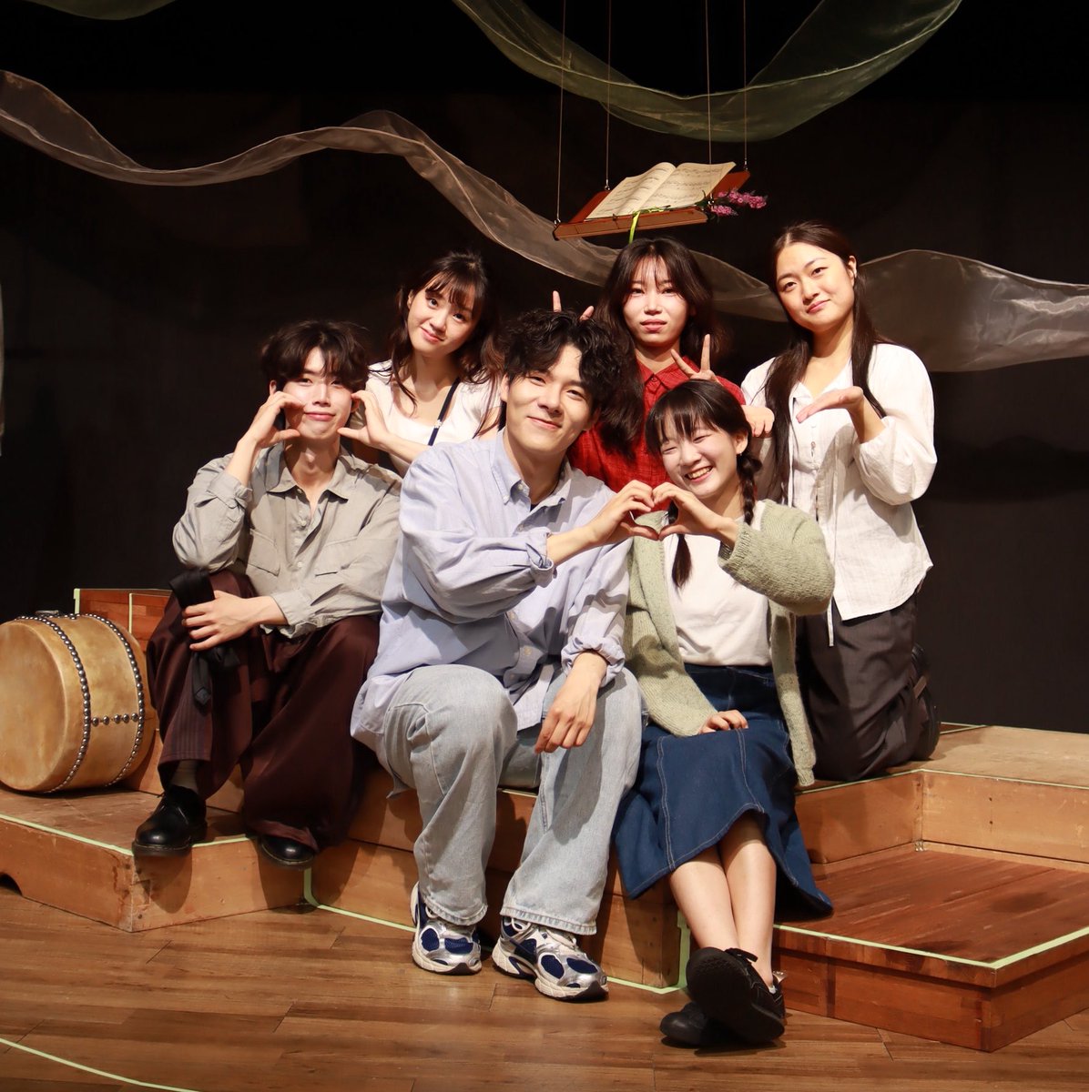 play_yuwol's tweet photo. 🍀#럭키전당포 #광주 공연 DAY3 ~!

소니바다X치쿠 페어 오픈 기념 찰칵 ~^^~

08. 12~08. 15 대전 | 아신극장 1관
09. 03~09. 06 광주 | 기분좋은극장 🎶
09. 23~09. 27 서울 | 나인진홀 1관

#연극 #기분좋은극장 #프로덕션유월 https://t.co/LSAZivPqmR