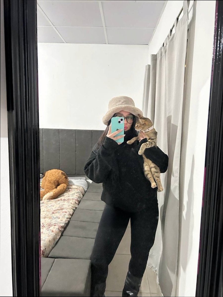 Jasmine5wb's tweet photo. am i your type, honestly? https://t.co/TVTkp0yYZa