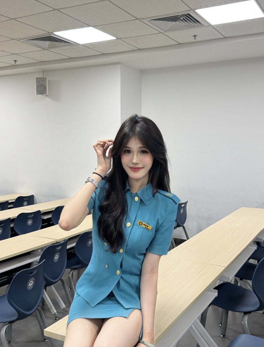 Sharifau6's tweet photo. 开始上供哦！！

有人想锐评一下空姐22的福吗？

赶紧看，我要删了 https://t.co/L6Wa4Pipcl