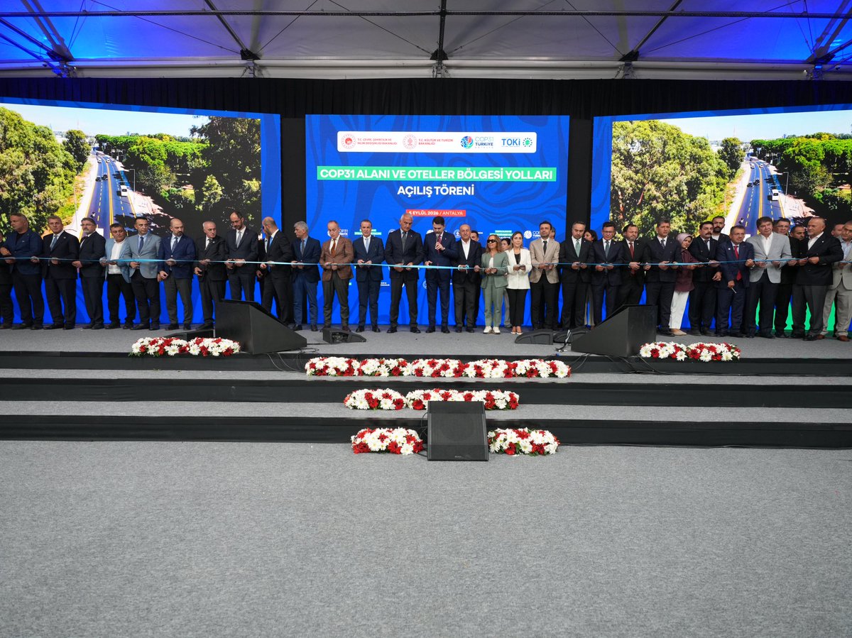 murat_kurum's tweet photo. COP31 öncesinde, Antalya’mızın ulaşım ve altyapı kapasitesini artıracak stratejik yatırımlarımızın açılışını Kültür ve Turizm Bakanımız Sayın Mehmet Nuri Ersoy, önceki dönem Dışişleri Bakanımız Mevlüt Çavuşoğlu, Antalya milletvekillerimiz ve il teşkilatımızın katılımlarıyla gerçekleştirdik.

Kalkınma ile çevreyi eş zamanlı ele alan anlayışımızla;

📌 38 kilometrelik Belek Turizm Yolu ve ana arterlerdeki genişletme, altyapı ve çevre güvenlik çalışmalarını tamamladık.

📌 1 milyon m²’lik EXPO alanını, zirve sonrasında da kent ekonomisine ve turizmine hizmet edecek kalıcı bir fuar ve kongre altyapısına dönüştürüyoruz.

COP31 ile dünya Antalya’da buluşacak; yapılan bu yatırımlar, açılan bu yollar Antalyalı esnafımızın, gencimizin, vatandaşımızın hizmetinde kalacak.

Hayırlı olsun. 

📍Antalya COP31 Alanı ve Oteller Bölgesi Yollarının Açılışı